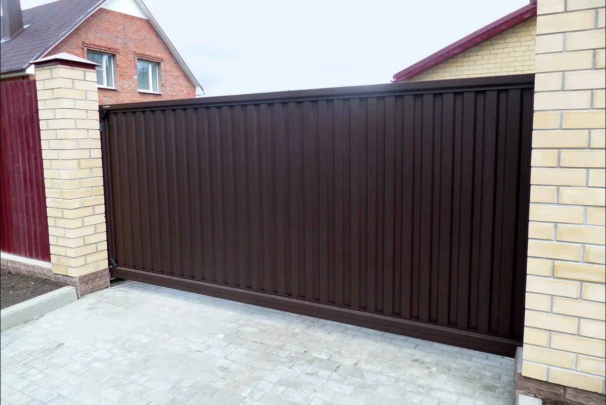 Откатные ворота с профлистом